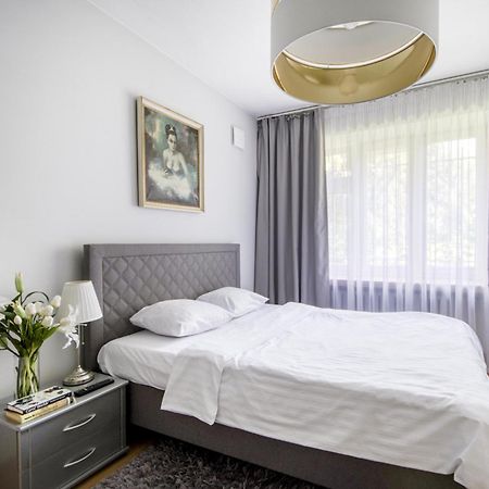 Europa22 Centrum: Old Town Warsaw Apartment in Historic Building Exterior photo