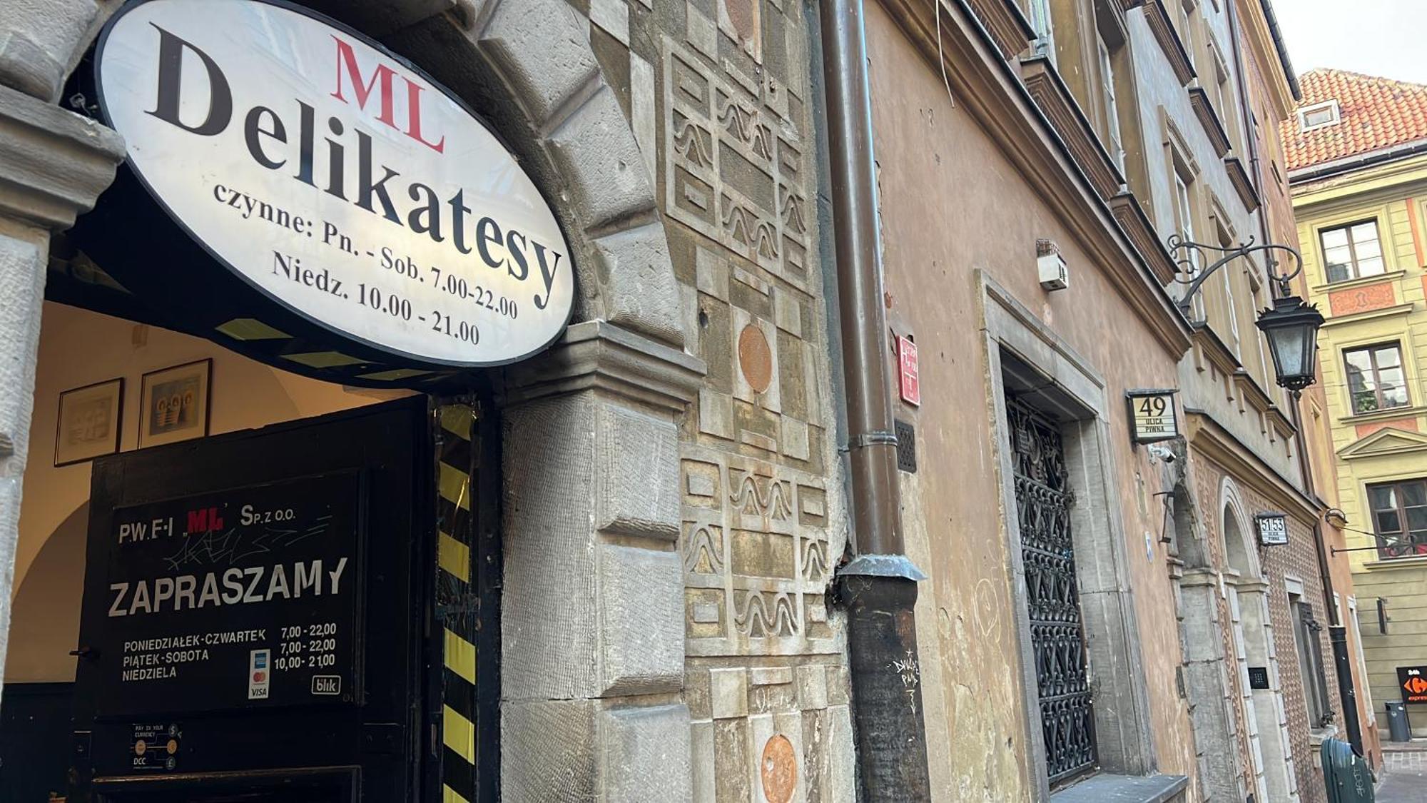 Europa22 Centrum: Old Town Warsaw Apartment in Historic Building Exterior photo