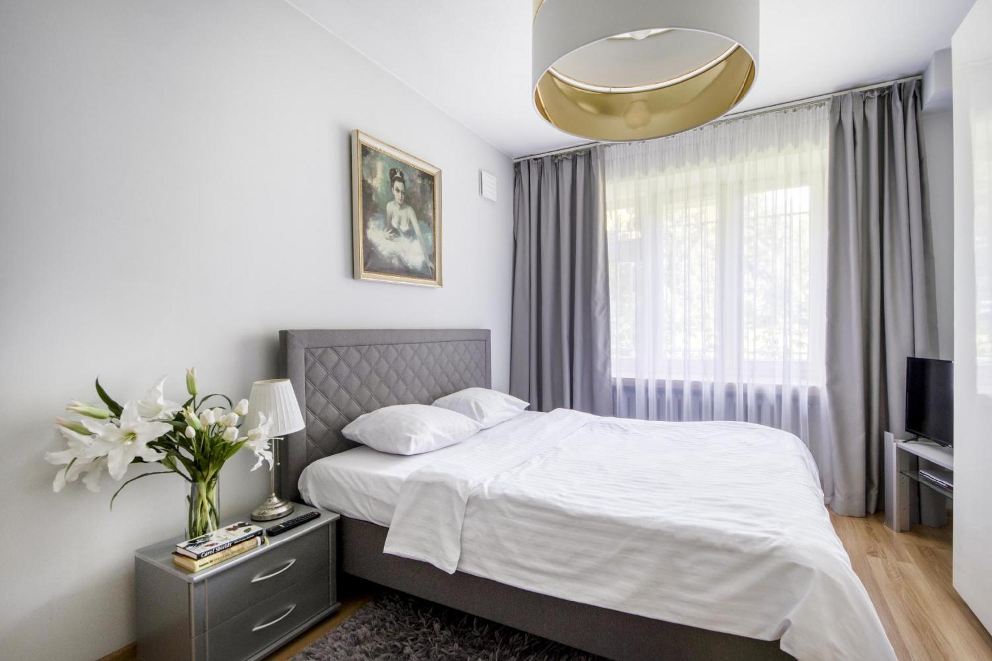 Europa22 Centrum: Old Town Warsaw Apartment in Historic Building Exterior photo